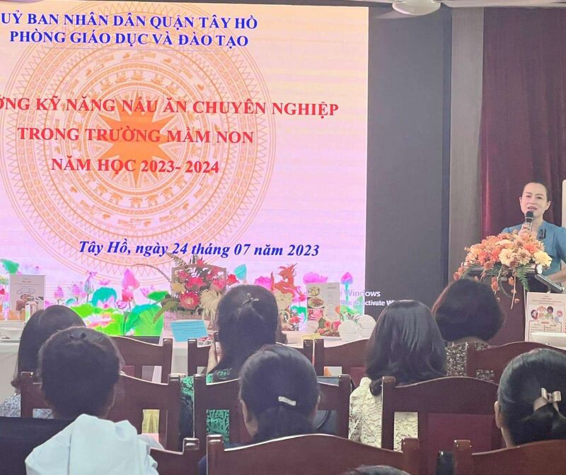 TRƯỜNG MN TỨ LIÊN THAM GIA ”LỚP BỒI DƯỠNG KỸ NĂNG NẤU ĂN CHUYÊN NGHIỆP TRONG TRƯỜNG MẦM NON” DO PHÒNG GD&amp;ĐT QUẬN TỔ CHỨC- HÈ NĂM 2023