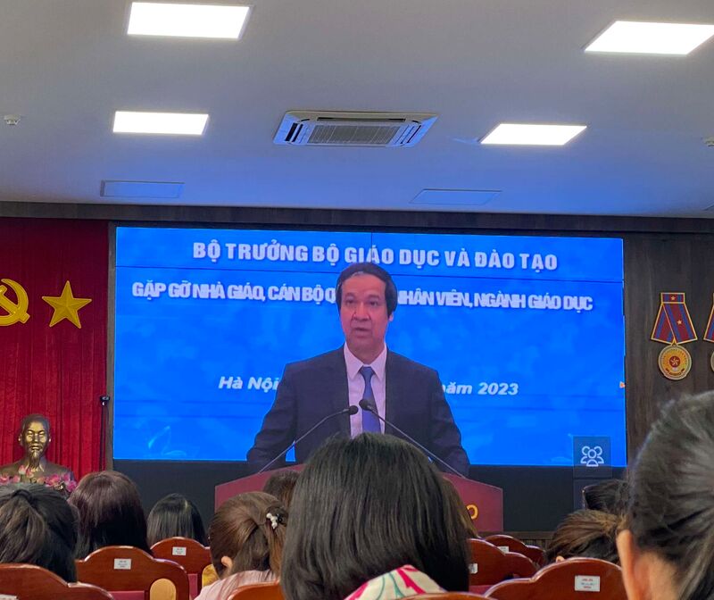 Bộ trưởng Bộ Giáo dục và Đào tạo gặp gỡ nhà giáo, cán bộ quản lý, nhân viên, ngành giáo dục