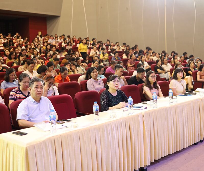 QUẬN TÂY HỒ: GẦN 600 CÁN BỘ, QUẢN LÝ, GIÁO VIÊN CÁC TRƯỜNG CÔNG LẬP TRÊN ĐỊA BÀN QUẬN THAM GIA LỚP BỒI DƯỠNG CHÍNH TRỊ HÈ NĂM 2023