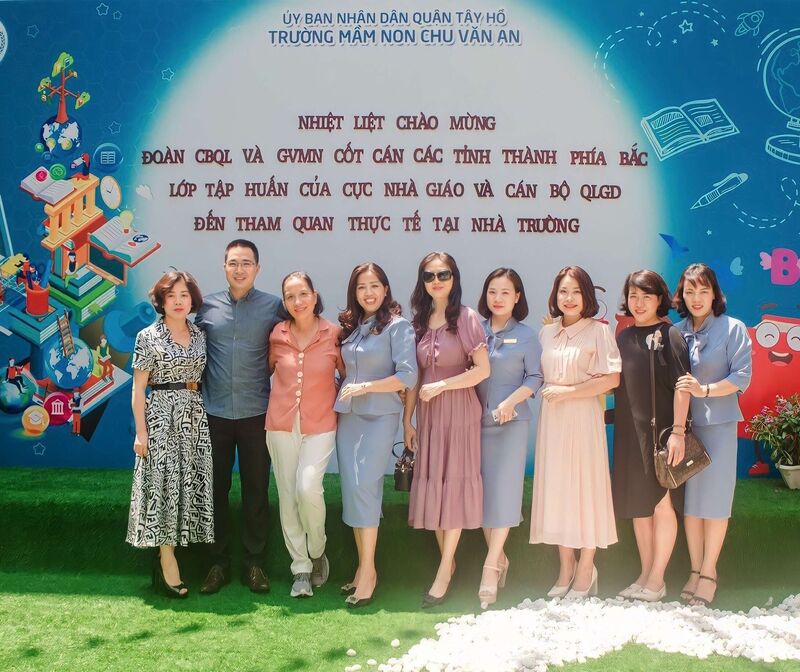 Trường Mầm non Chu Văn An vinh dự đón đoàn CBQL và GVMN cốt cán các tỉnh thành phía Bắc lớp tập huấn của Cục Nhà giáo và Cán bộ QLGD Bộ GD&amp;ĐT đến dự giờ, thăm quan thực tế tại Nhà trường