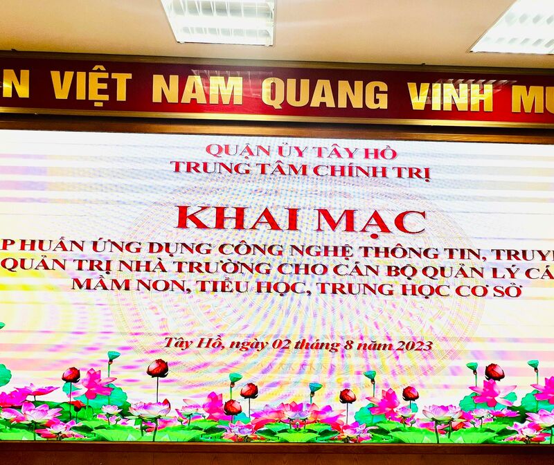 Tập huấn phổ biến kiến thức về chuyển đổi số trong lĩnh vực giáo dục cho cán bộ quản lý, giáo viên phụ trách công nghệ thông tin của các trường mầm non, tiểu học, THCS trực thuộc quản lý của Phòng.
