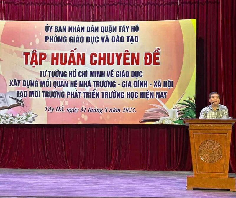 Tập huấn chuyên đề: “Tư tưởng Hồ Chí Minh về giáo dục; xây dựng mối quan hệ Nhà trường - Gia đình - Xã hội; tạo môi trường phát triển trường học hiện nay”.