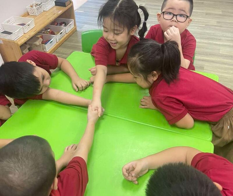 Những hình ảnh đầy cảm xúc khi phải chia tay bạn, chia tay cô giáo