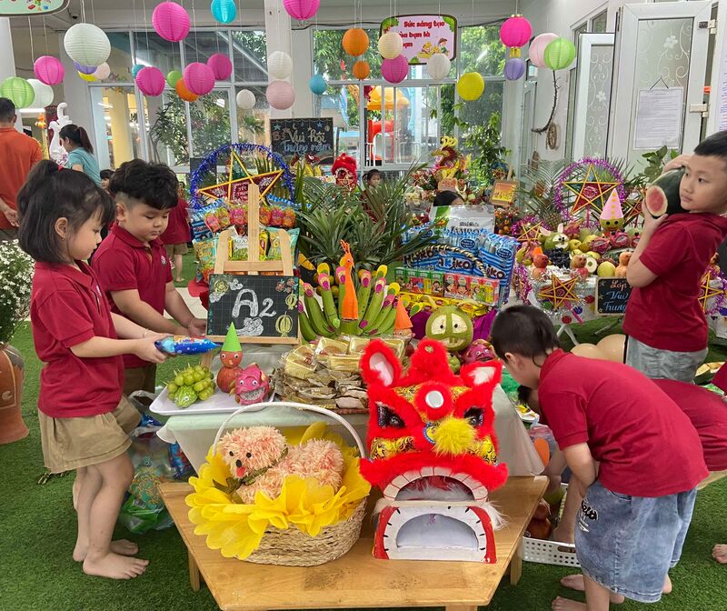 Học sinh khối mẫu giáo lớn tham gia vào các hoạt động truyền thống trong dịp tết trung thu