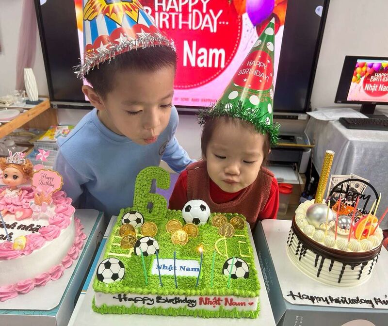 Thật vui khi được đón tuổi mới cùng cô và các bạn