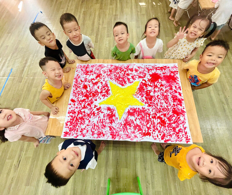 Hưởng ứng kỉ niệm 70 năm Giải phóng Thủ Đô của các em bé khối MGB