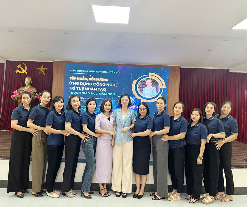 TRƯỜNG MẦM NON TỨ LIÊN TẬP HUẤN "ỨNG DỤNG CÔNG NGHỆ TRÍ TUỆ NHÂN TẠO TRONG GIÁO DỤC MẦM NON"