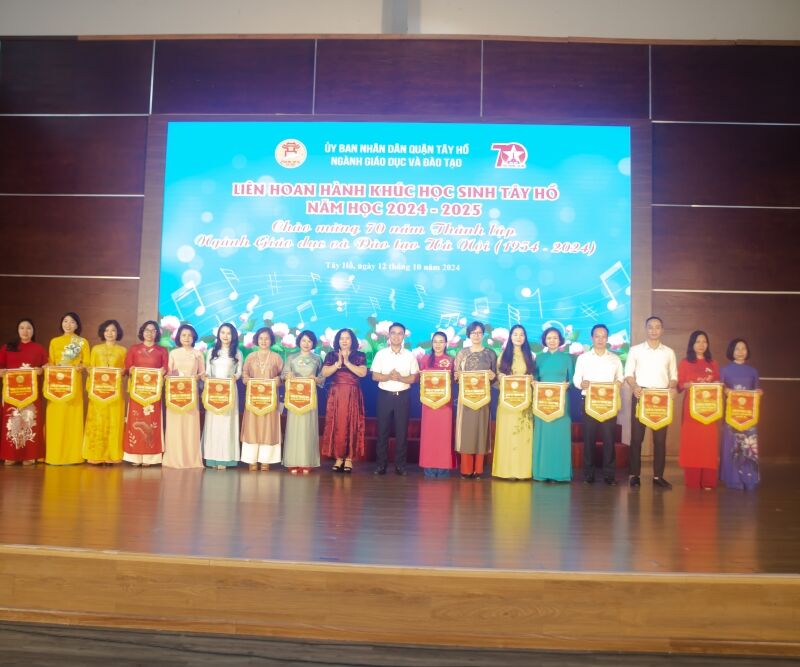 "Sắc hương Hà Nội" đoạt giải xuất sắc liên hoan hành khúc học sinh quận Tây Hồ