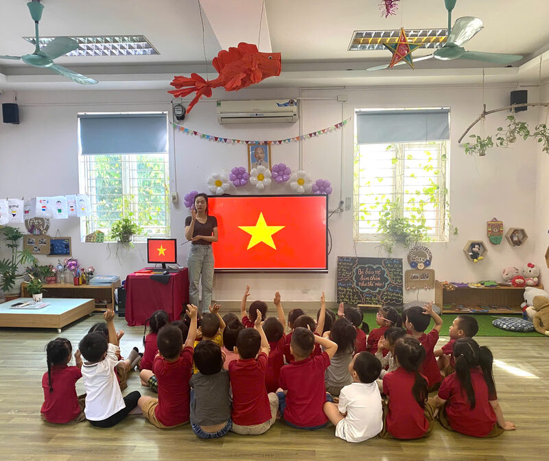 Các bé lớp MGN B1 hưởng ứng ngày Giải phóng thủ đô 10-10