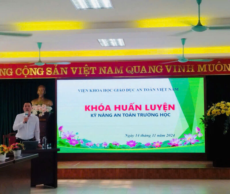 TRƯỜNG MẦM NON TỨ LIÊN KẾT HỢP CÙNG VIỆN KHOA HỌC GIÁO DỤCAN TOÀN VIỆT NAM TẬP HUẤN KỸ NĂNG AN TOÀN, PHÓNG, CHỐNG TAI NẠN THƯƠNG TÍCH CHO CB-GV-NV VÀ PHHS NHÀ TRƯỜNG