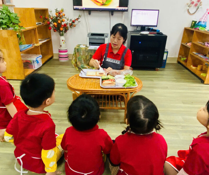 HOẠT ĐỘNG TRẢI NGHIỆM: LÀM BÁNH MÌ SANDWICH