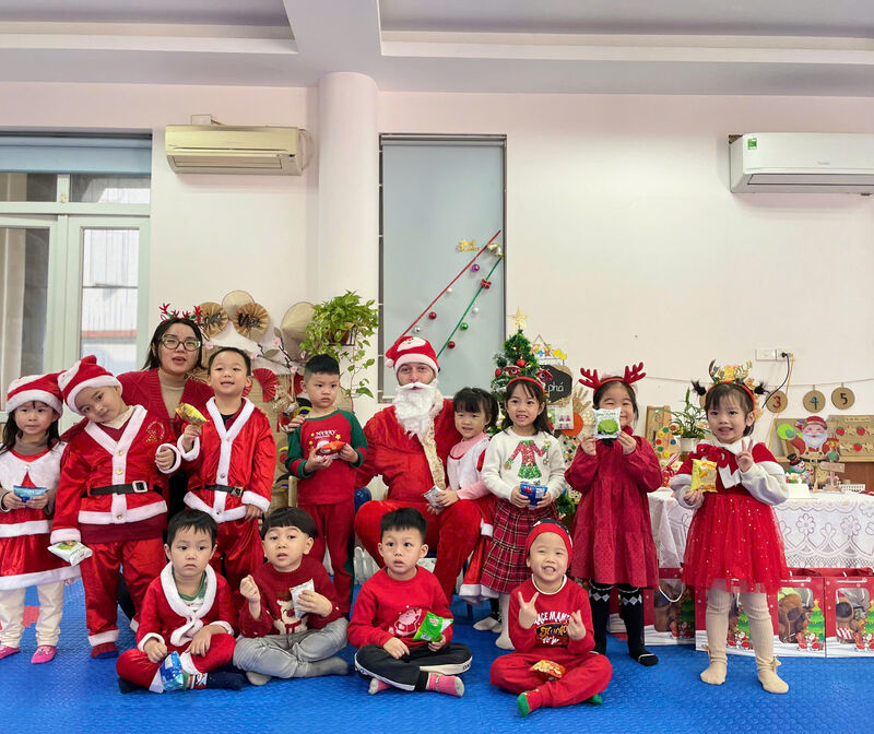 GIÁNG SINH ẤM ÁP TẠI LỚP B5 TRƯỜNG MẦM NON TỨ LIÊN