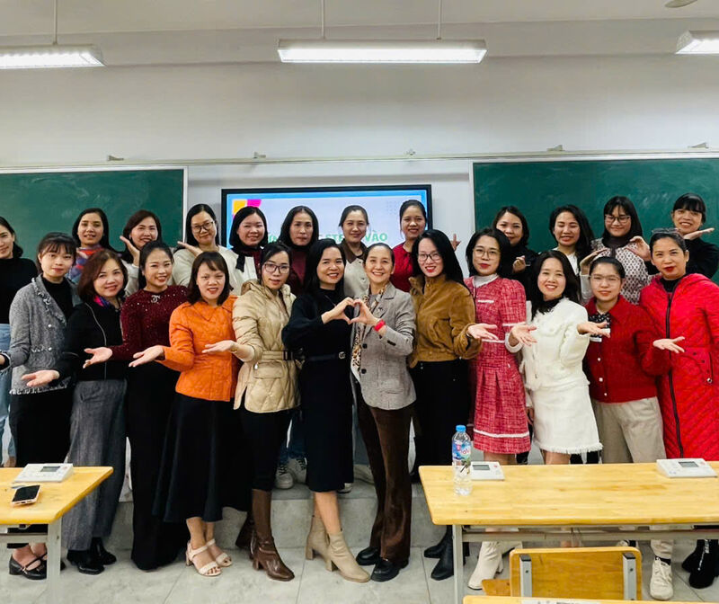 Trường mầm non Tứ Liên cùng một số trường mầm non công lập thuộc quận Tây Hồ đã tham gia lớp bồi dưỡng chuyên môn do Phòng giáo dục và đào tạo quận Tây Hồ tổ chức chuyên đề: Vận dụng STEAM  trong giáo dục mầm non.