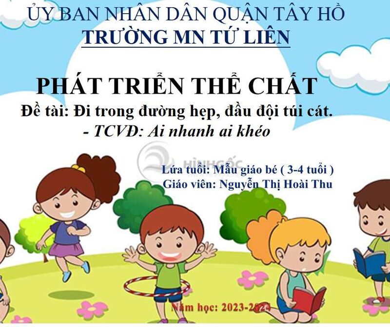 Phát triển  vận động: Đi trong đường hẹp đầu đội túi cát