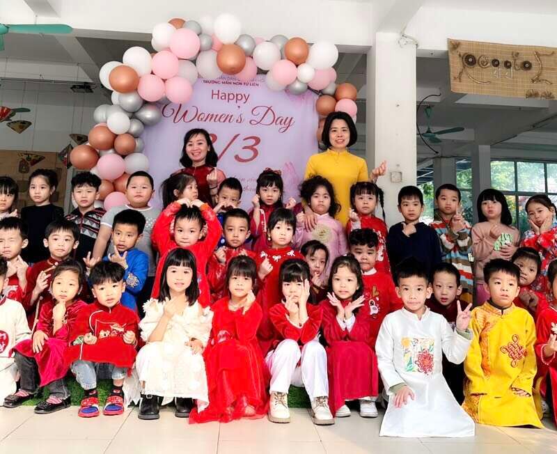 HOẠT ĐỘNG CHÀO MỪNG NGÀY 8/3 CỦA CÁC BÉ LỚP MẪU GIÁO LỚN A4