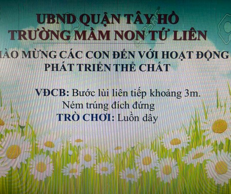 Hoạt động phát triển vận động : VĐCB: Bước lùi liên tiếp khoảng 3m.Ôn: Ném trúng đích đứng .TCVĐ: luồn dây