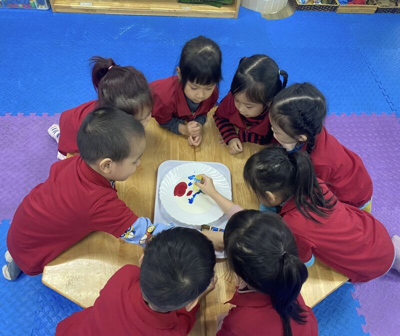 Các bé khối MGN kết thúc dự án Sự kì diệu của màu sắc