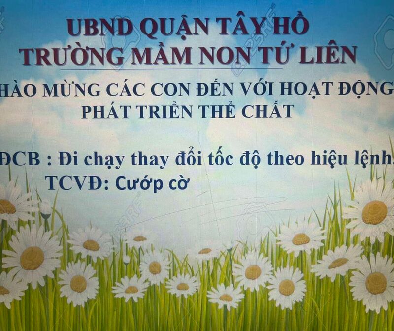 Hoạt động phát triển vận động : VĐCB: Đi chạy thay đổi tốc độ theo hiệu lệnh .TCVĐ: Cướp cờ