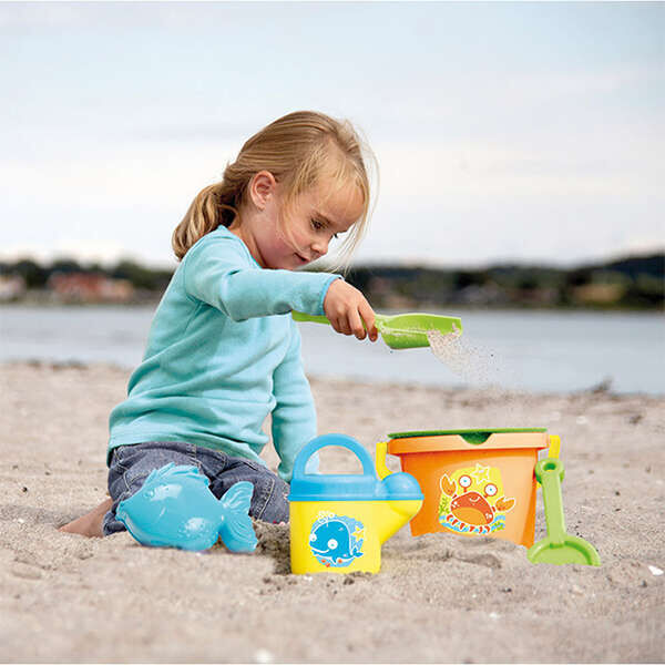 Hoạt động âm nhạc: Dạy hát: Nghịch cát - Nghe: Trái đát này là của chúng mình