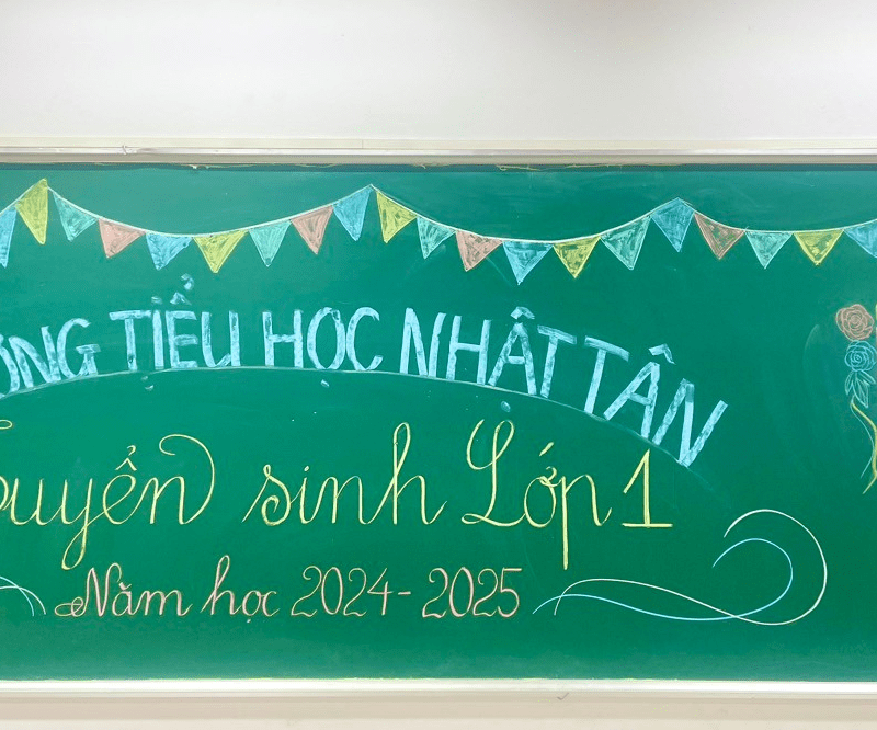 Không khí ngày tuyển sinh đầu tiên tại Trường Tiểu học Nhật Tân.