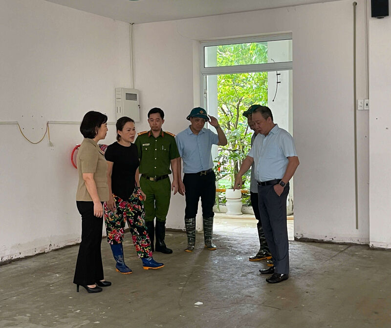 TRƯỜNG MẦM NON TỨ LIÊN NHANH CHÓNG TỔ CHỨC CÁC PHƯƠNG ÁN KHẮC PHỤC HẬU QUẢ SAU LŨ.