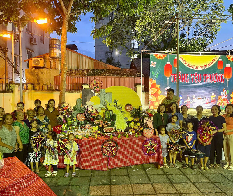 TRƯỜNG MẦM NON PHÚ THƯỢNG KẾT HỢP VỚI CÁC NGHỆ SĨ PHƯỜNG PHÚ THƯỢNG TỔ CHỨC TRUNG THU CHO TRẺ EM TRÊN ĐỊA BÀN PHƯỜNG CHỊU ẢNH HƯỞNG NẶNG NỀ TỪ BÃO SỐ 3