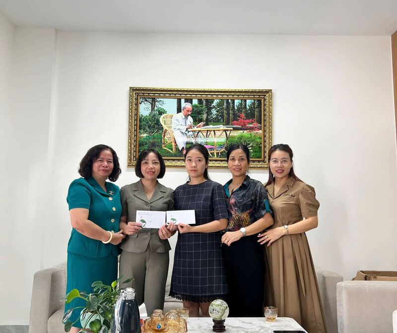 Trường TH Tứ Liên: TRUNG THU SẺ CHIA - GẮN KẾT YÊU THƯƠNG