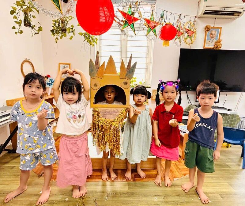 Học sinh khối MGL với hoạt động : Làm đầu lân từ thùng bìa carton - vui phá cỗ trung thu