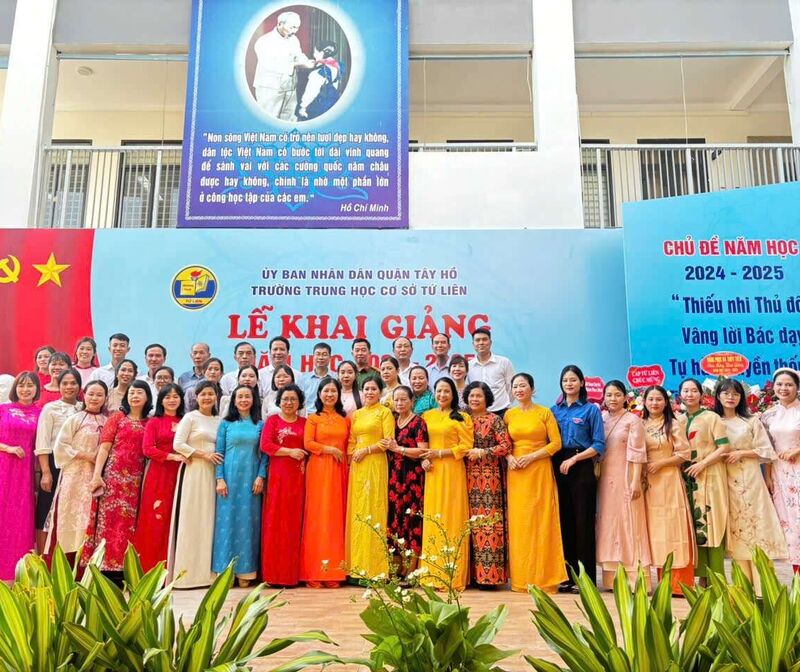 🌻THẦY VÀ TRÒ TRƯỜNG THCS TỨ LIÊN HÂN HOAN CHÀO ĐÓN NĂM HỌC 2024 - 2025🌻