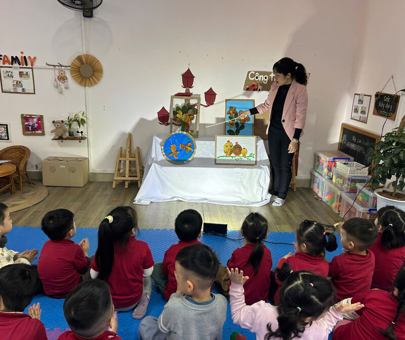 Hoạt động "Tạo hình từ lá cây" của các bạn lớp Mẫu giáo nhỡ B2