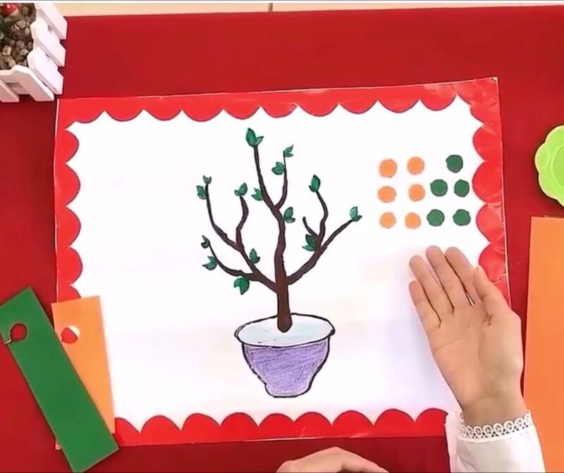 Hoạt động tạo hình: Xé dán cây quất