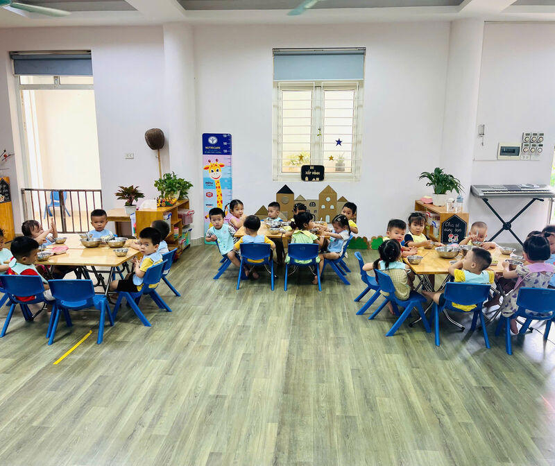 🥣 HOẠT ĐỘNG ĂN CỦA CÁC BÉ LỚP NHÀ TRẺ: BỮA ĂN NGON- NIỀM VUI MỖI NGÀY