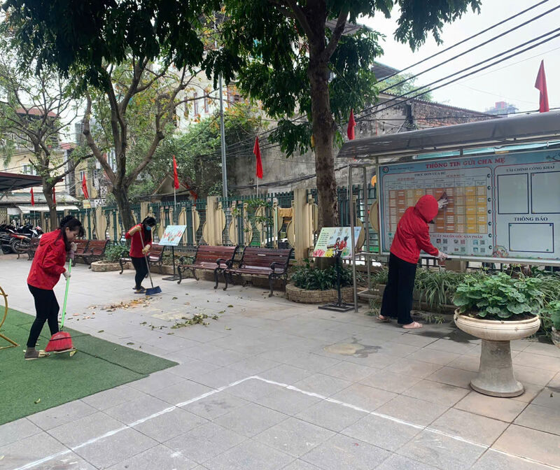 GIÁO VIÊN TRƯỜNG MẦM NON TỨ LIÊN THAM GIA HƯỞNG ỨNG PHONG TRÀO THI ĐUA " 60 PHÚT VÌ TÂY HỒ XANH"