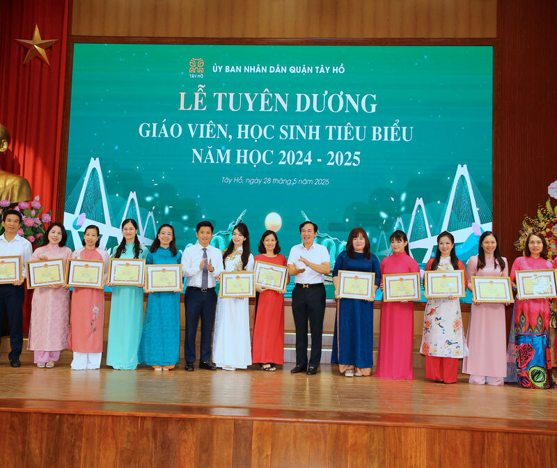 🌟🌟 LỄ TUYÊN DƯƠNG KHEN THƯỞNG GIÁO VIÊN, HỌC SINH TIÊU BIỂU QUẬN TÂY HỒ NĂM HỌC 2024-2025 🎉🎉