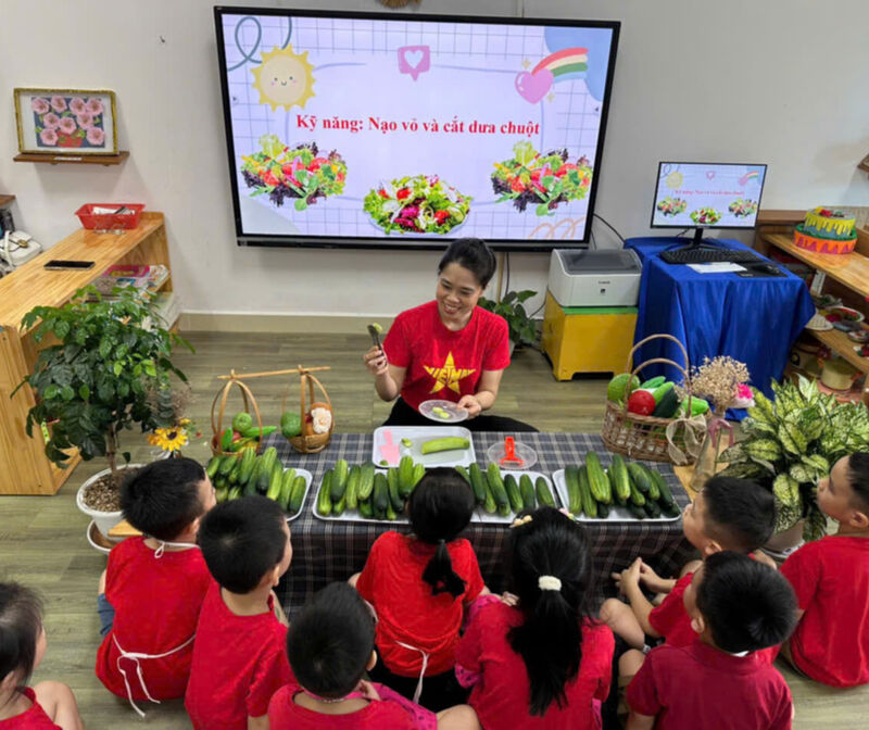 CÁC BÉ KHỐI MẪU GIÁO LƠN THAM GIA VÀO HOẠT ĐỘNG THỰC HÀNH CUỘC SỐNG: NẠO VỎ VÀ CẮT DƯA CHUỘT