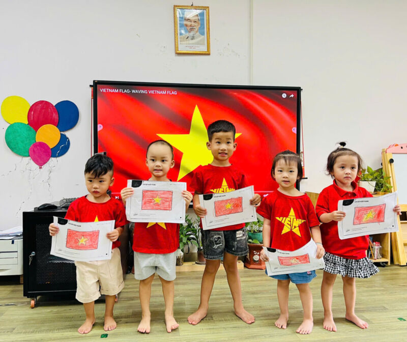 🌿🌿Các bé lớp MGB C1 đến với giờ  tạo hình : Bé tô màu lá cờ