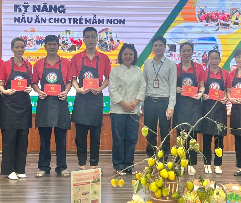 TRƯỜNG MẦM NON TỨ LIÊN TỔ CHỨC LỚP BỒI DƯỠNG CHUYÊN MÔN NGHIỆP VỤ CHO ĐỘI NGŨ NHÂN VIÊN NUÔI DƯỠNG NĂM HỌC 2025-2026