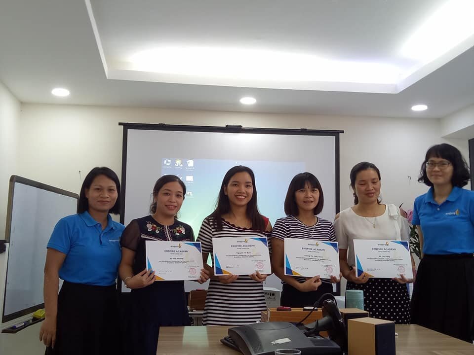 Trường mầm non Tứ Liên kết hợp với Trung tâm ngoại ngữ Enspire tổ chức cho 11 giáo viên tham gia khóa đào tạo