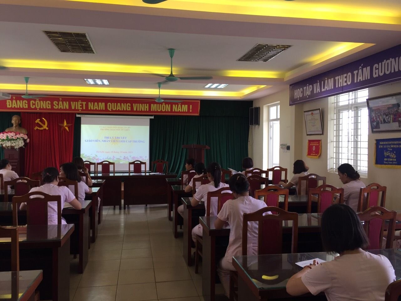 Trường mầm non Tứ Liên tổ chức thi lý thuyết Hội thi