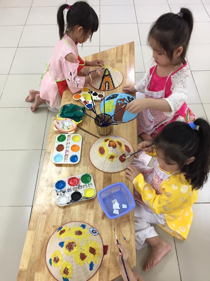 Trường MN Tứ Liên tổ chức thành công Chuyên đề kiến tập  “Tiếp cận học qua chơi và đổi mới hình thức tổ chức hoạt động giáo dục lĩnh vực phát triển thẩm mỹ”