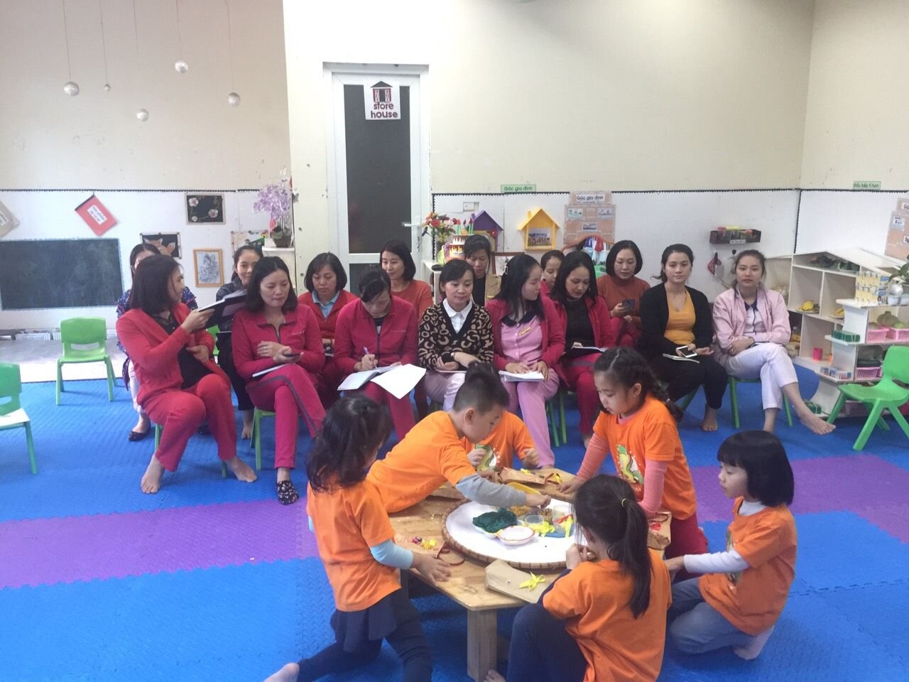 Trường MN Tứ Liên tổ chức thành công Chuyên đề kiến tập  “Tiếp cận học qua chơi và đổi mới hình thức tổ chức hoạt động giáo dục lĩnh vực phát triển thẩm mỹ”