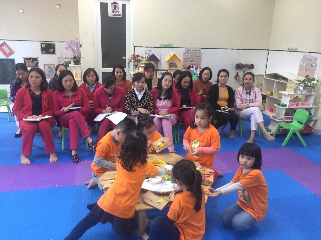 Trường MN Tứ Liên tổ chức thành công Chuyên đề kiến tập  “Tiếp cận học qua chơi và đổi mới hình thức tổ chức hoạt động giáo dục lĩnh vực phát triển thẩm mỹ”