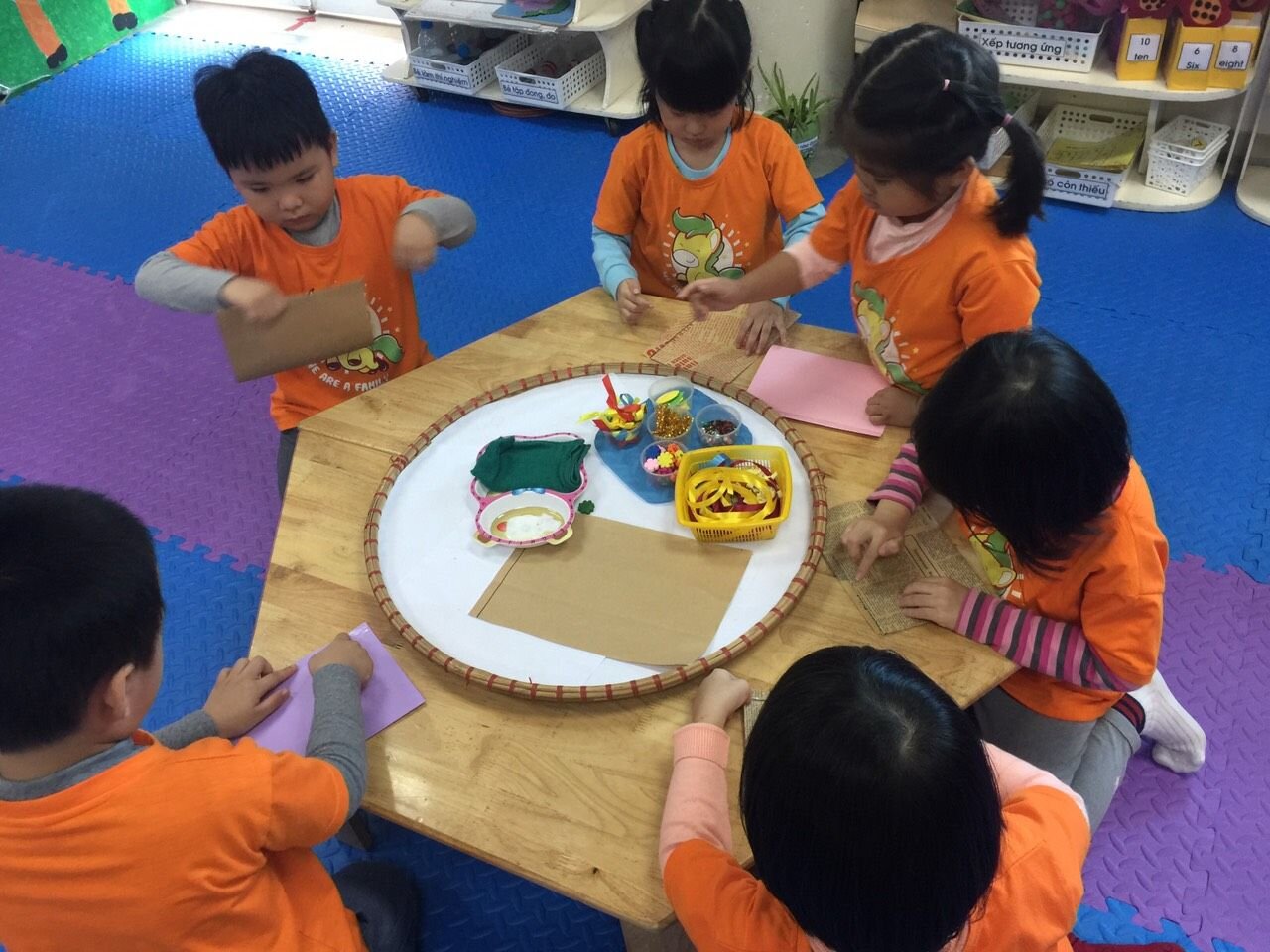 Trường MN Tứ Liên tổ chức thành công Chuyên đề kiến tập  “Tiếp cận học qua chơi và đổi mới hình thức tổ chức hoạt động giáo dục lĩnh vực phát triển thẩm mỹ”