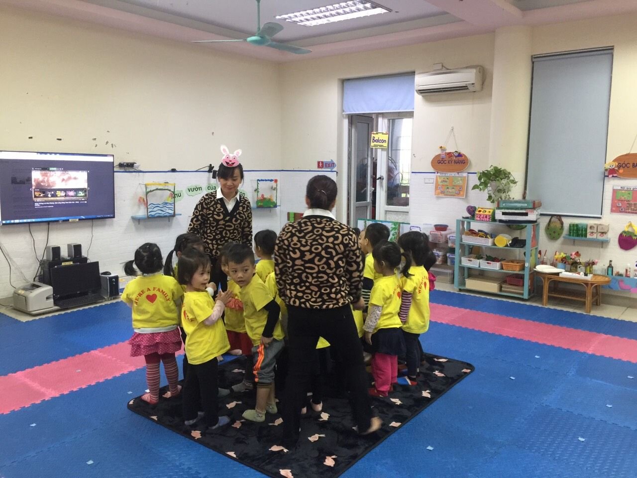 Trường MN Tứ Liên tổ chức thành công Chuyên đề kiến tập  “Tiếp cận học qua chơi và đổi mới hình thức tổ chức hoạt động giáo dục lĩnh vực phát triển thẩm mỹ”