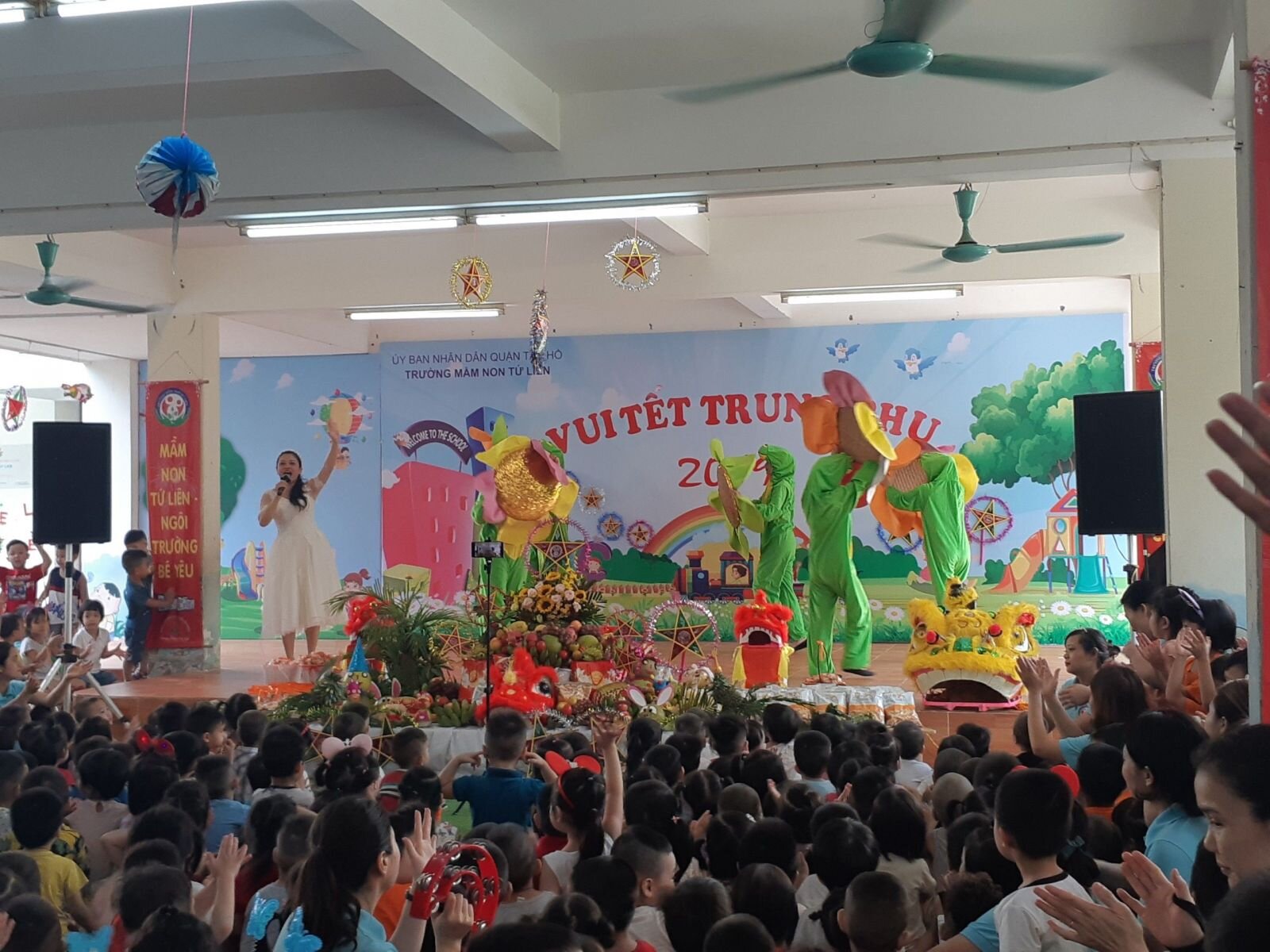 Bé vui đón tết trung thu