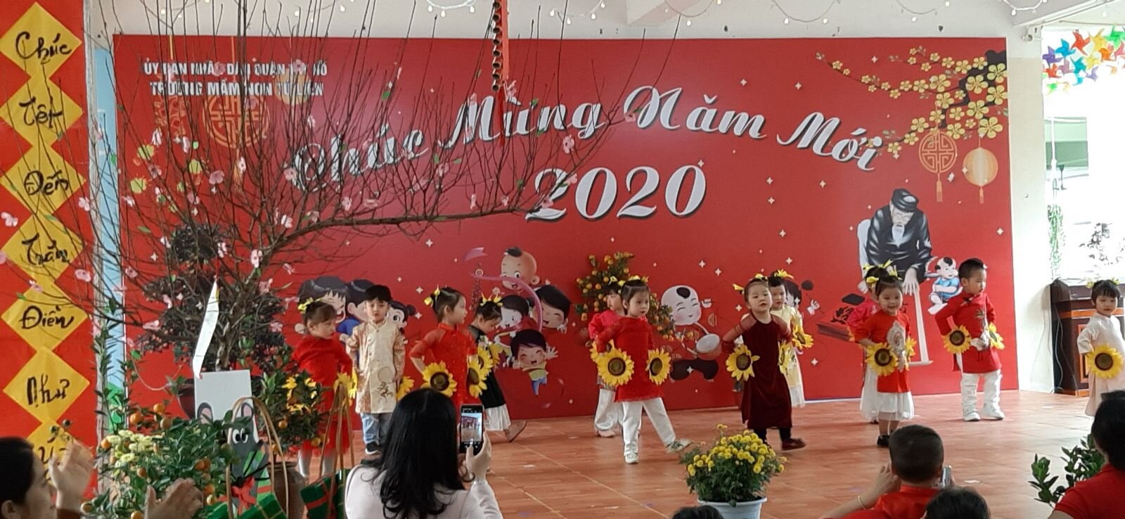 Cùng bé đón Xuân