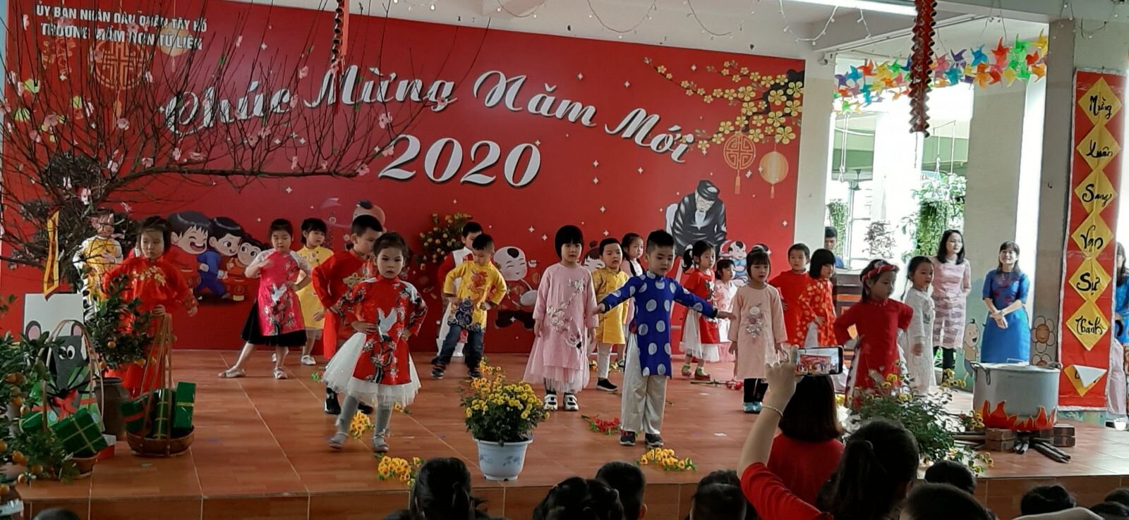 Cùng bé đón Xuân