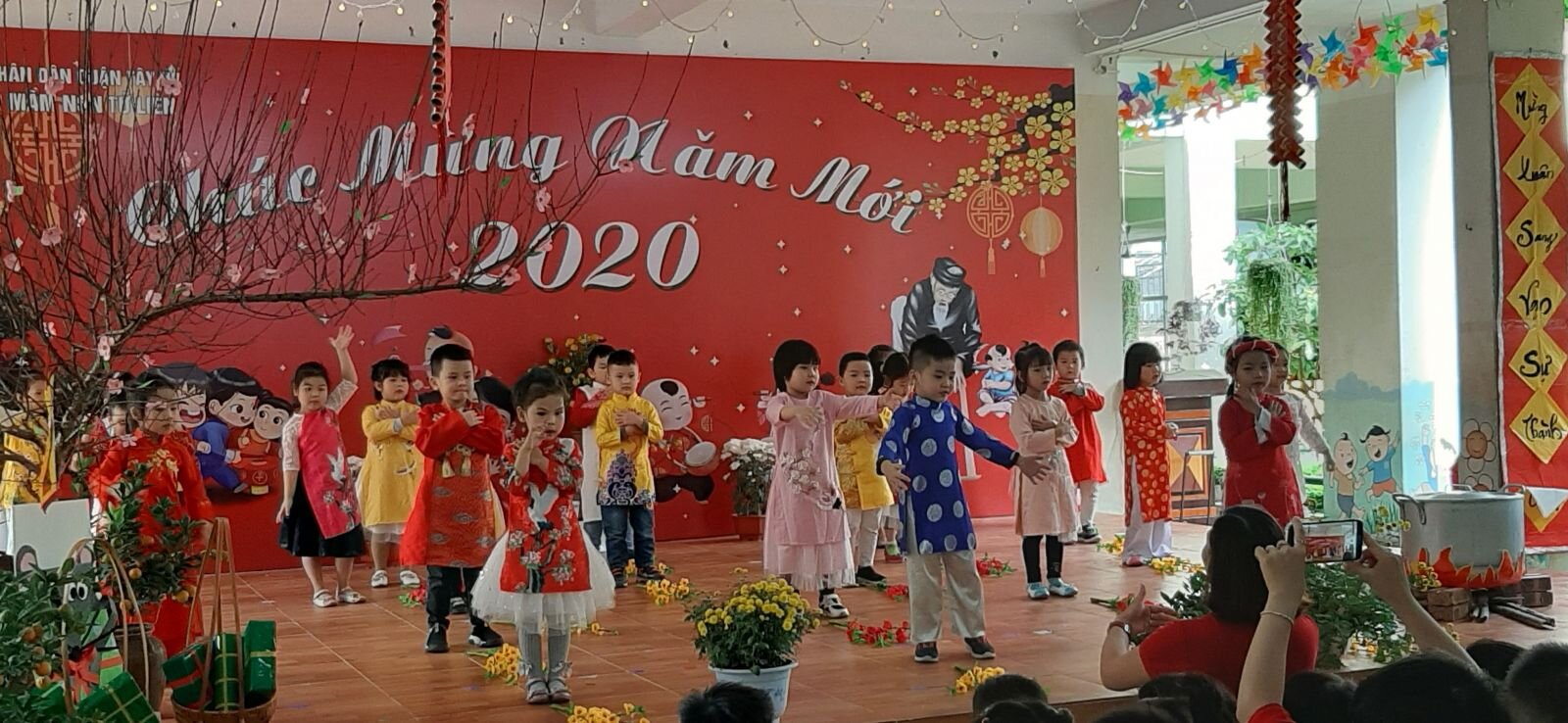 Cùng bé đón Xuân