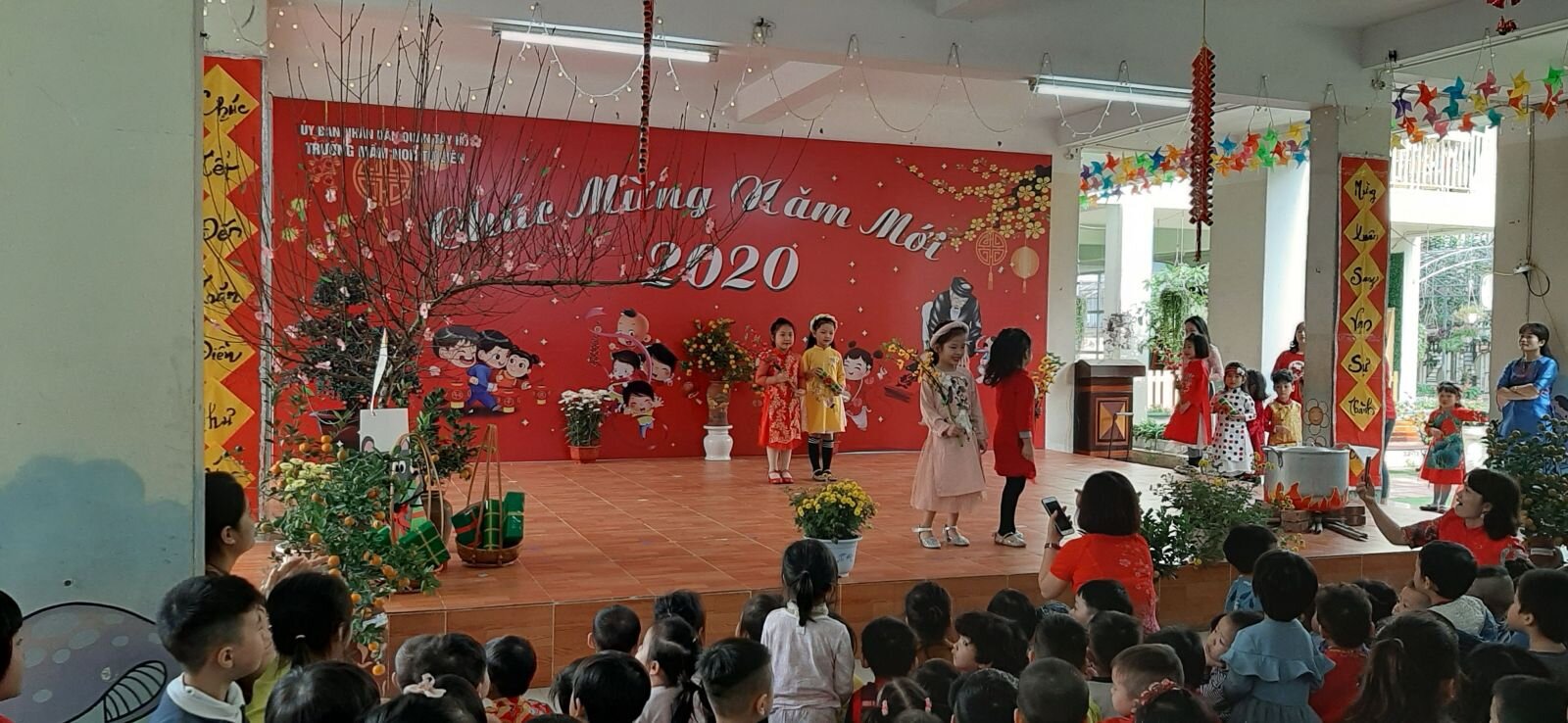 Cùng bé đón Xuân