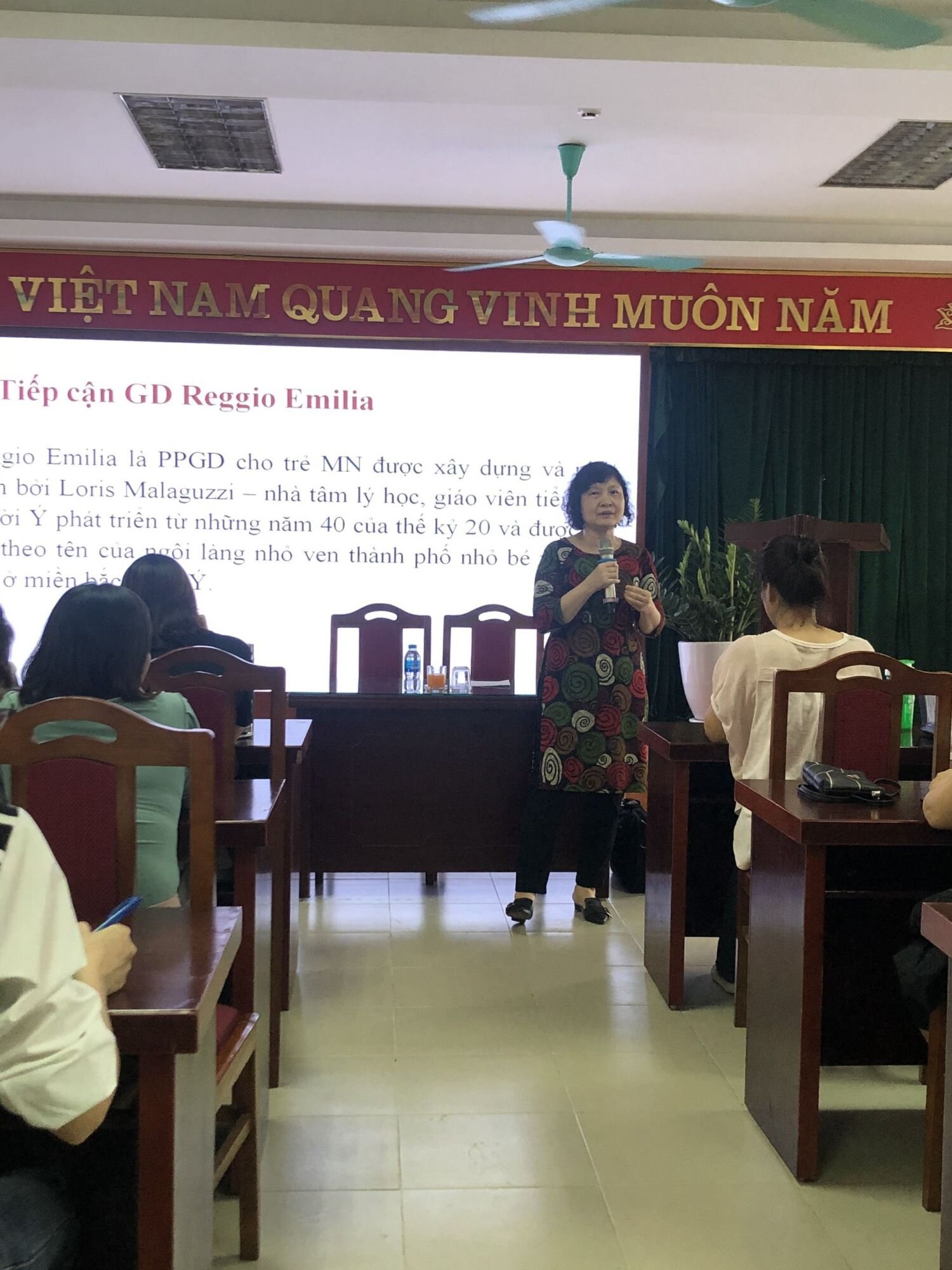 Cán bộ quản lý, giáo viên trường Mầm non Tứ Liên tập huấn chuyên đề